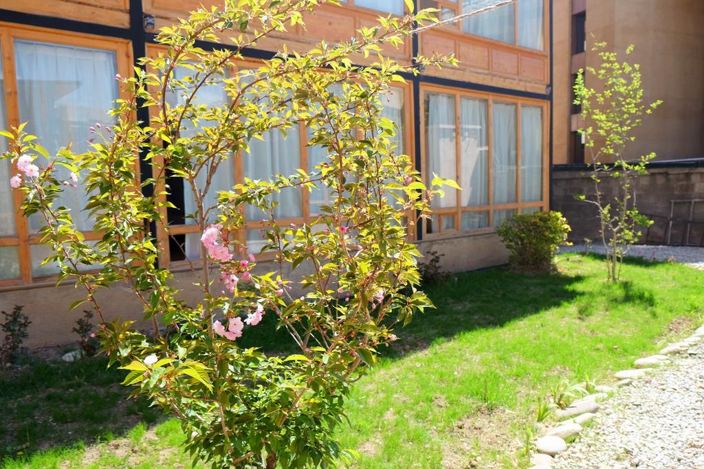 Huksum House Appartement Deqen Buitenkant foto